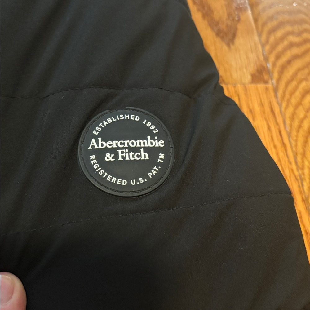 Abercrombie & Fitch Kids Black Puffer Jacket - Picture 3 of 9